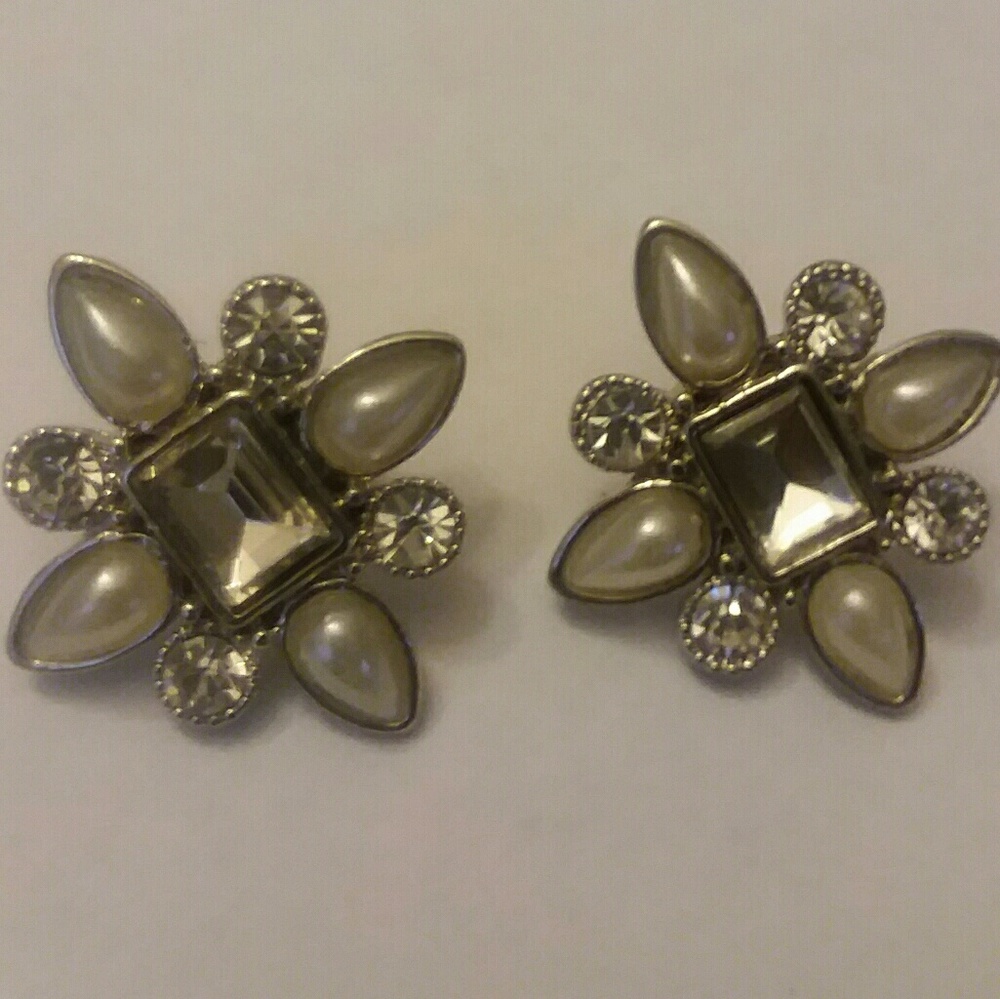 Cära New York Crystal Earrings - Picture 5 of 7